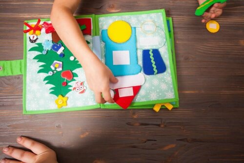 Eksempel på sansebøger til babyer