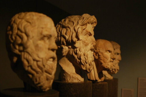 Statuer af betydningsfulde mennesker indenfor filosofi