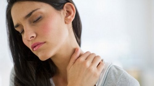 5 årsager til nakkesmerter og deres behandling