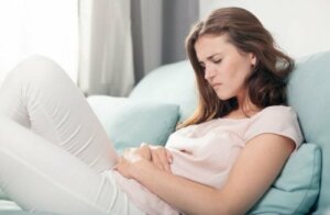 Er det normalt at have blodklumper under menstruation?
