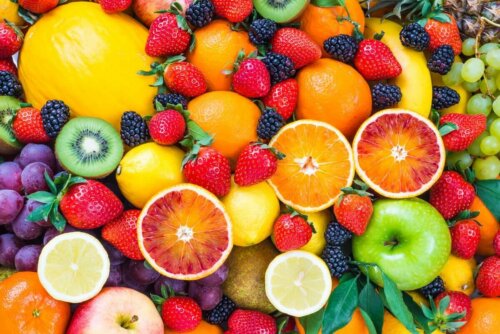 Forskellige friske frugter