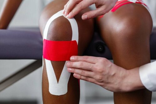 Fysioterapi til behandling af kroniske smerter i knæ