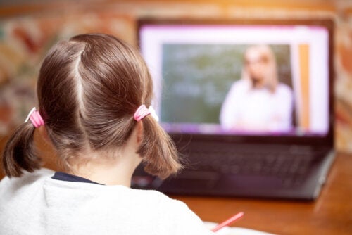 Hvordan kan jeg hjælpe mit barn i onlineundervisning?