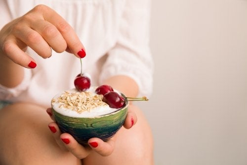 Tre måder til at spise yoghurt til morgenmad og fordelene