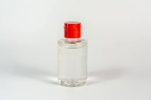 Alkohol i flaske kan bruges til at fjerne støvmider i hjemmet