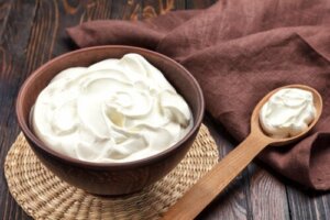 Sådan kan man lave vegansk creme fraiche til salte retter