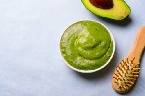 Hårkur med avocado til at reparere skadet hår