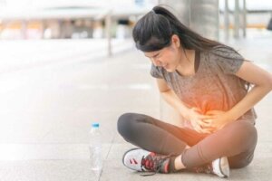 Hvordan man behandler tyngdefornemmelse i maven naturligt