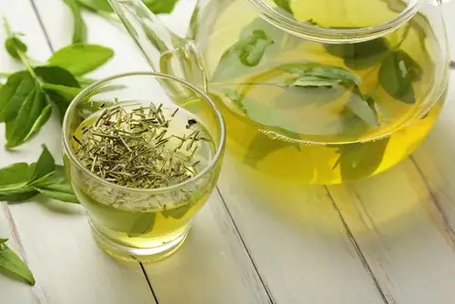 Grøn te kan få dig til at se yngre og sundere ud