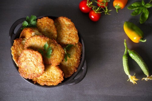 Sådan tilberedes hash browns i en airfryer