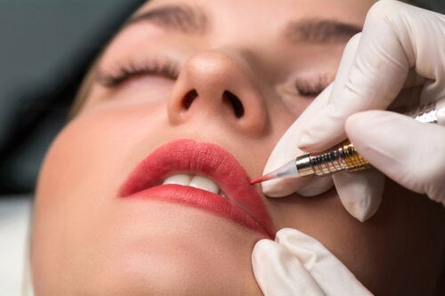 Lip blush: Den trendy teknik, der gør læberne fyldigere