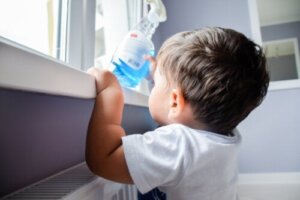 Hvad er symptomerne på forgiftning med blegemiddel?