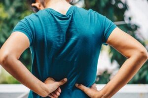 Hvorfor får jeg ondt i ryggen?