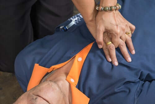 Overlevelseskæden i førstehjælp