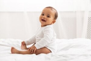 Sådan hjælper du din baby med at lære at sidde selv