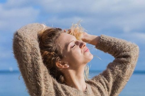 5 naturlige midler til at beskytte håret mod solen