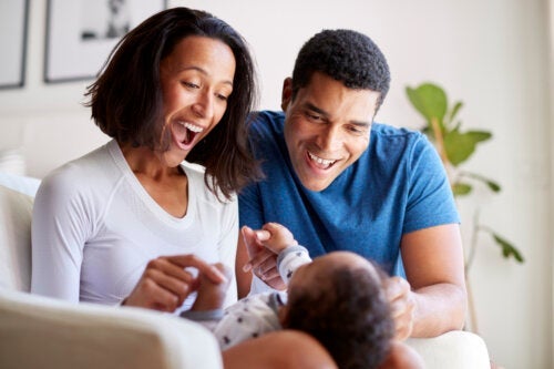 Hvad er “babysnak”, og hvordan er det til gavn for babyer?