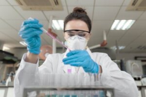 Biologisk behandling af Crohns sygdom: Fordele og risici