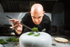 Hvad er molekylær gastronomi, og hvad er fordelene?