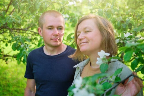 Nogle mænd går ud med ældre kvinder: Hvorfor?