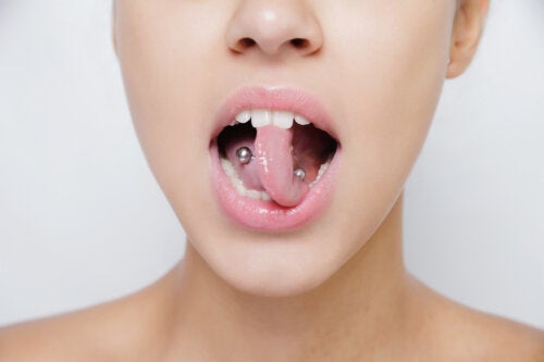 Mundpiercinger kan have konsekvenser for mundhygiejnen