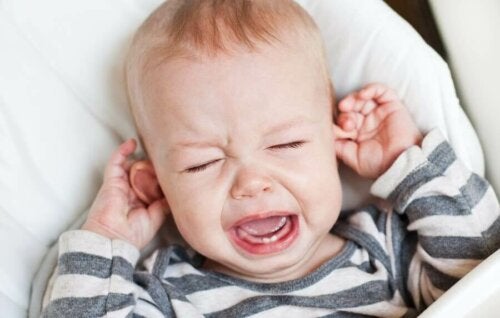 Tips til at lindre en øreinfektion hos babyer og børn