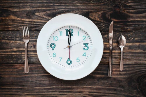 Hvad er konsekvenserne af ikke at spise i flere timer?
