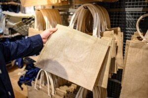 Hvad er jute, og hvorfor anbefales det til at erstatte plastikposer?