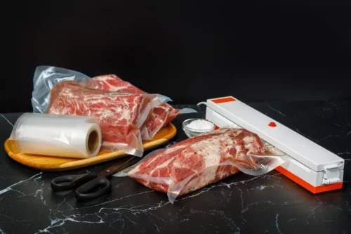 Kød gemmes ved hjælp af vakuumpakning