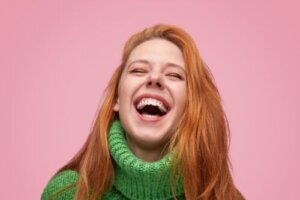 Hvordan du forbedrer din humoristiske sans: Tips og fordele