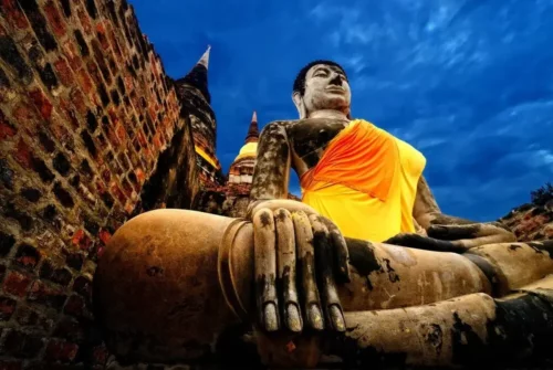 Stor statue af Buddha