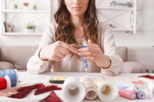 Hvordan man laver gardiner af genbrugsmaterialer