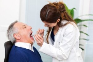 Kræft i kæben: Symptomer, diagnose og behandling
