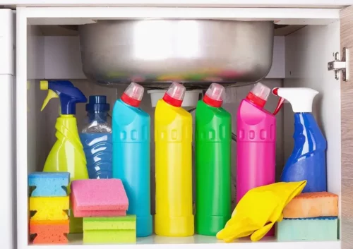 Rengøringsmidler under en vask