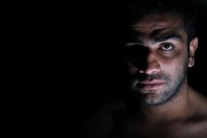 Hvad er en sociopat, og hvordan adskiller de sig fra en psykopat?