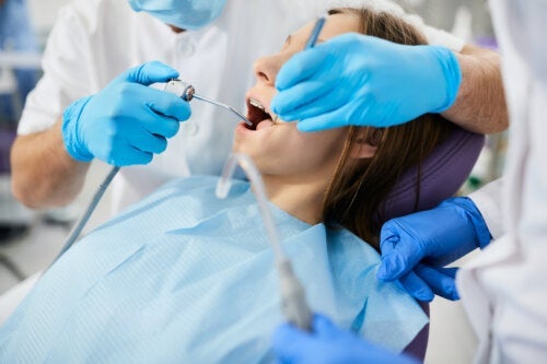 Fenestrering af tænder: Hvad er det, og hvordan udføres det?