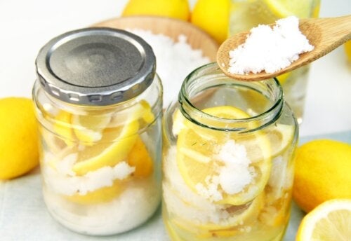 Er det dårligt at spise citron med salt?