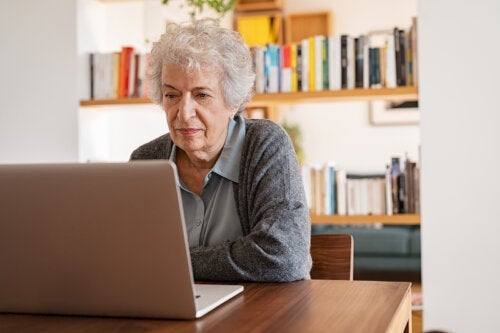 Cybersikkerhed for ældre: Hvad skal man huske på?