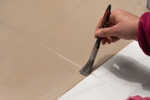 7 almindelige fejl, når du maler fliser i hjemmet