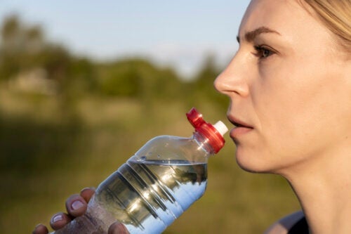 Sådan kan du rengøre genanvendelige vandflasker