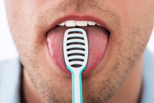 Sådan kan du rense tungen korrekt: Tips og tricks