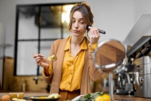 13 tricks til makeup og frisurer, der sparer tid om morgenen