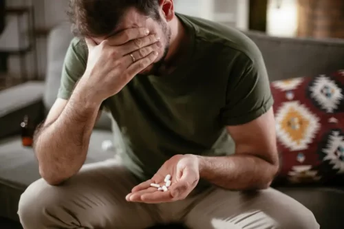 Mand med piller lider af depression