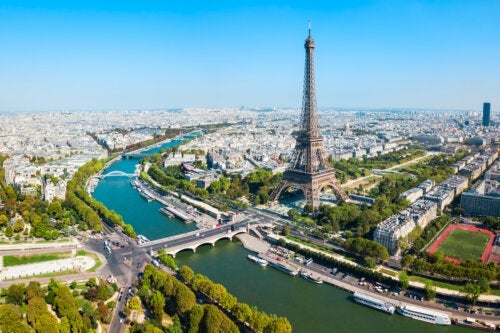 Hvorfor er EiffeltÃ¥rnet nu 6 meter hÃ¸jere? Vi fortÃ¦ller dig Ã¥rsagen