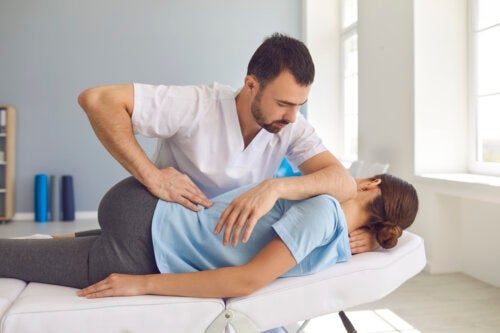 Hvad er osteopati, og hvornår anbefales det?