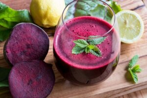 De 4 bedste kaloriefattige typer juice til vægttab