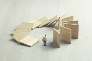 De 12 love om karma og deres forklaring