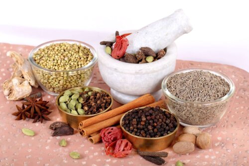 Krydderier til at lave garam masala
