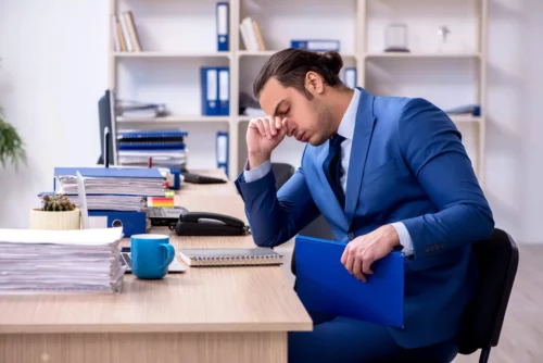 Mand oplever mental udmattelse på jobbet