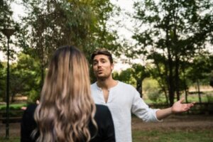 Sådan forsvarer du dig mod narcissistisk devaluering